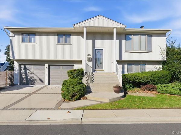 613 Smith Place , Oceanside, NY 11572