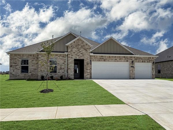 825 Kelleyann Avenue, Tontitown, AR 72762