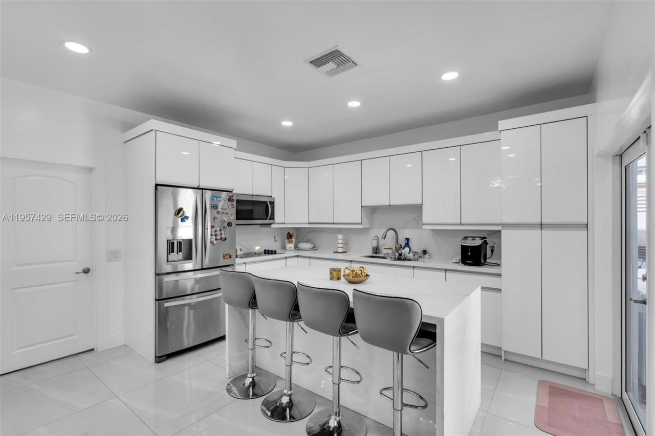 2464 NW 104th St, Miami, FL 33147 Photo