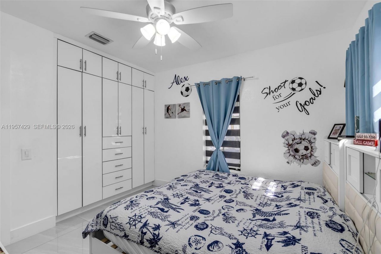 2464 NW 104th St, Miami, FL 33147 Photo