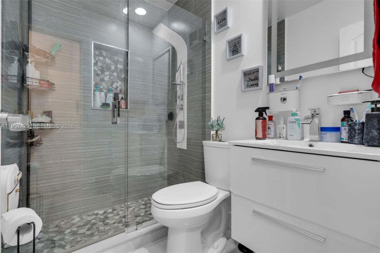 2464 NW 104th St, Miami, FL 33147 Photo