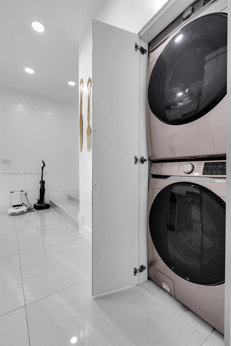 2464 NW 104th St, Miami, FL 33147 Photo