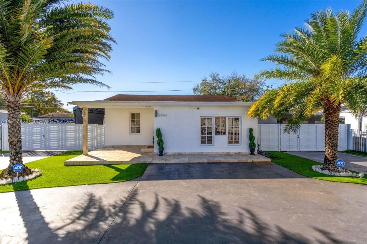 2464 NW 104th St, Miami, FL 33147 Photo