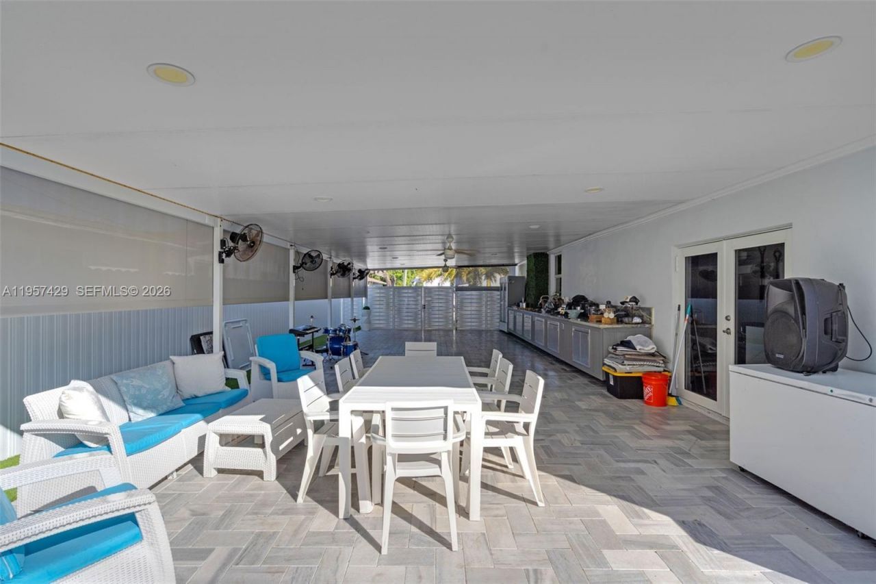 2464 NW 104th St, Miami, FL 33147 Photo