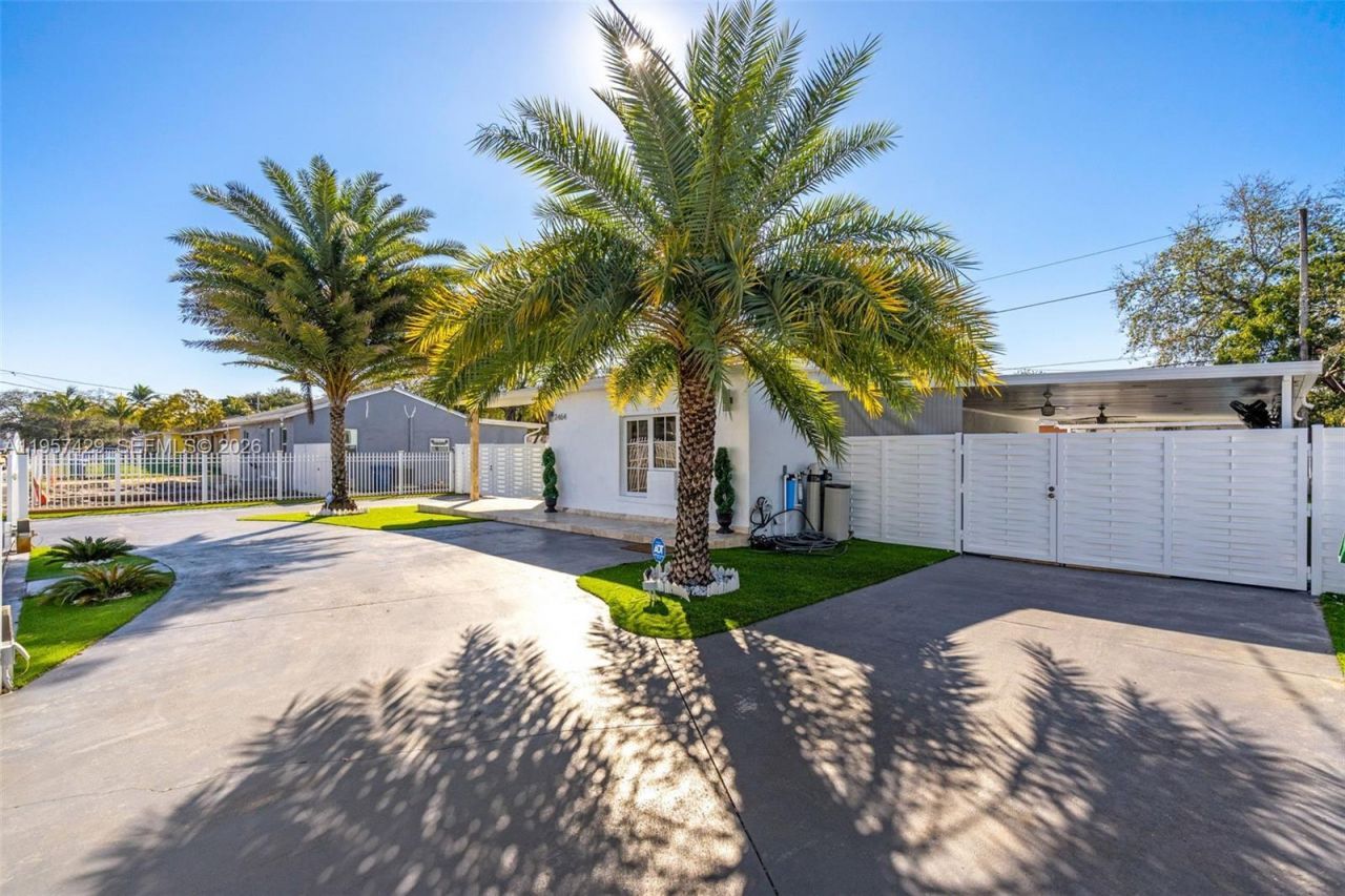 2464 NW 104th St, Miami, FL 33147 Photo