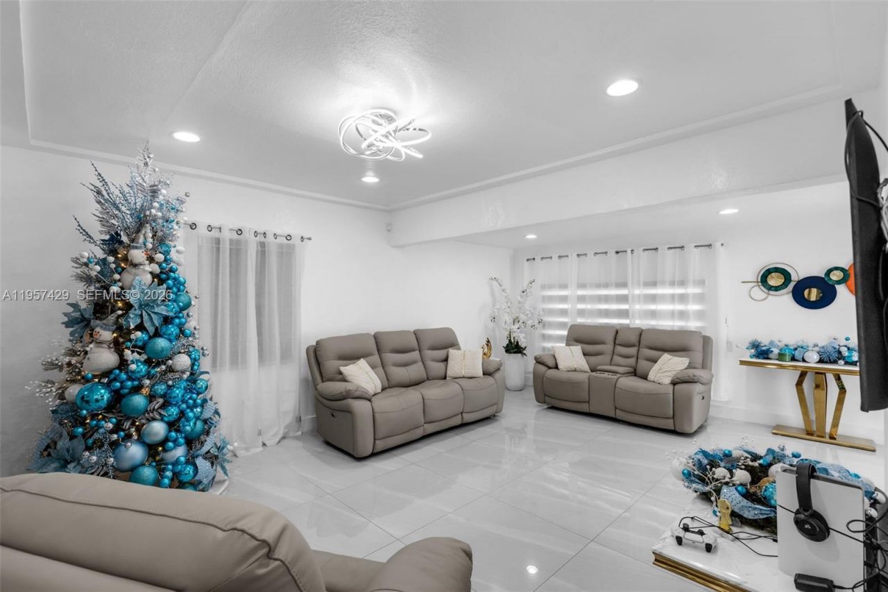 2464 NW 104th St, Miami, FL 33147 Photo