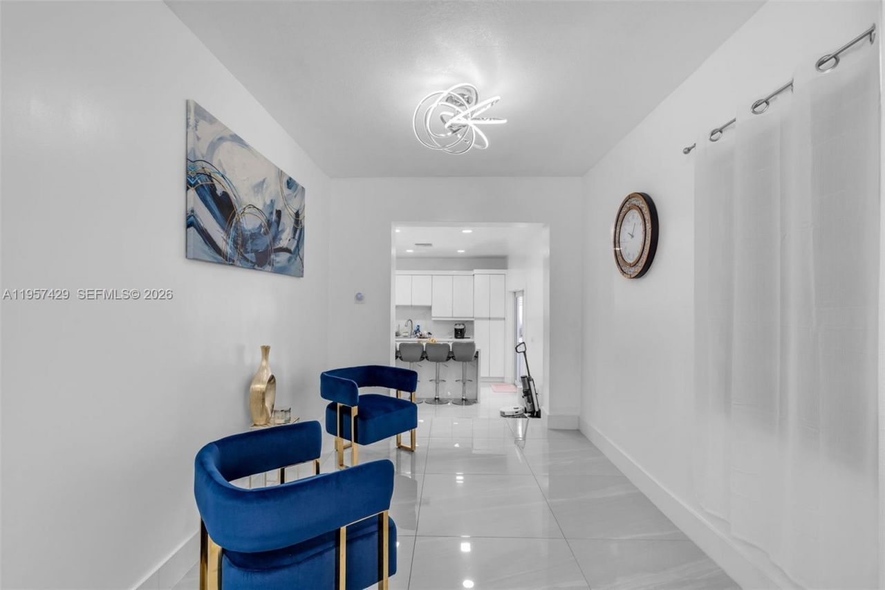 2464 NW 104th St, Miami, FL 33147 Photo