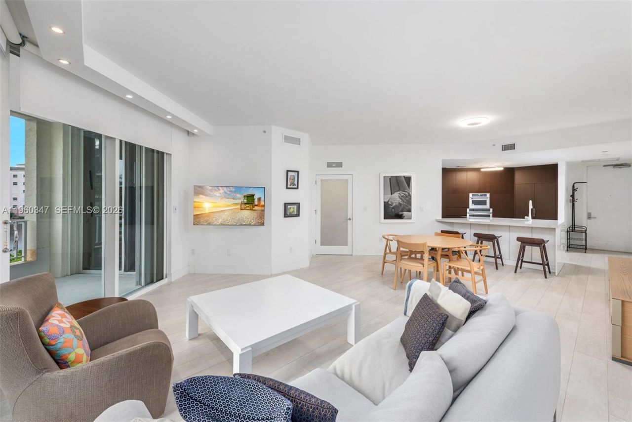 715 Crandon Blvd , Unit 305, Key Biscayne, FL 33149 Photo