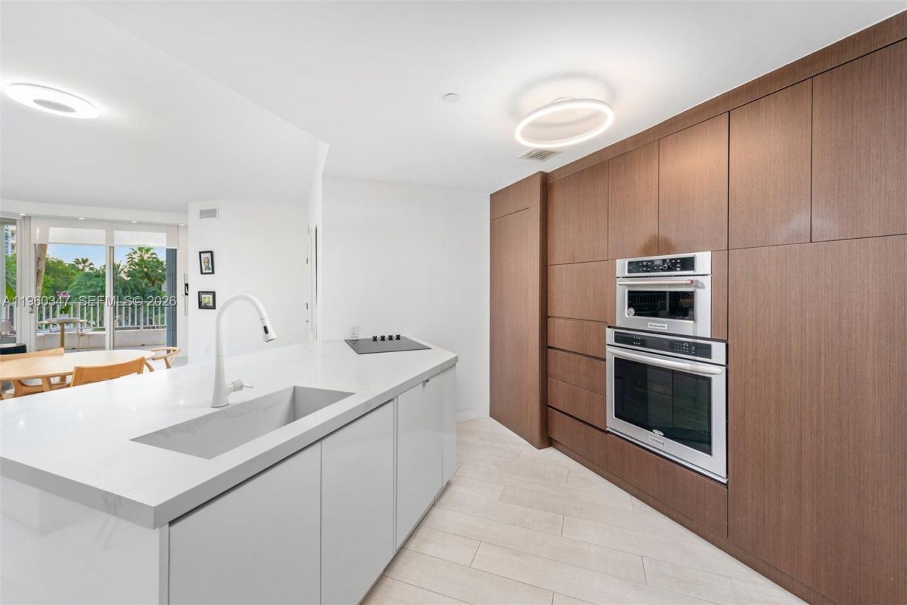 715 Crandon Blvd , Unit 305, Key Biscayne, FL 33149 Photo