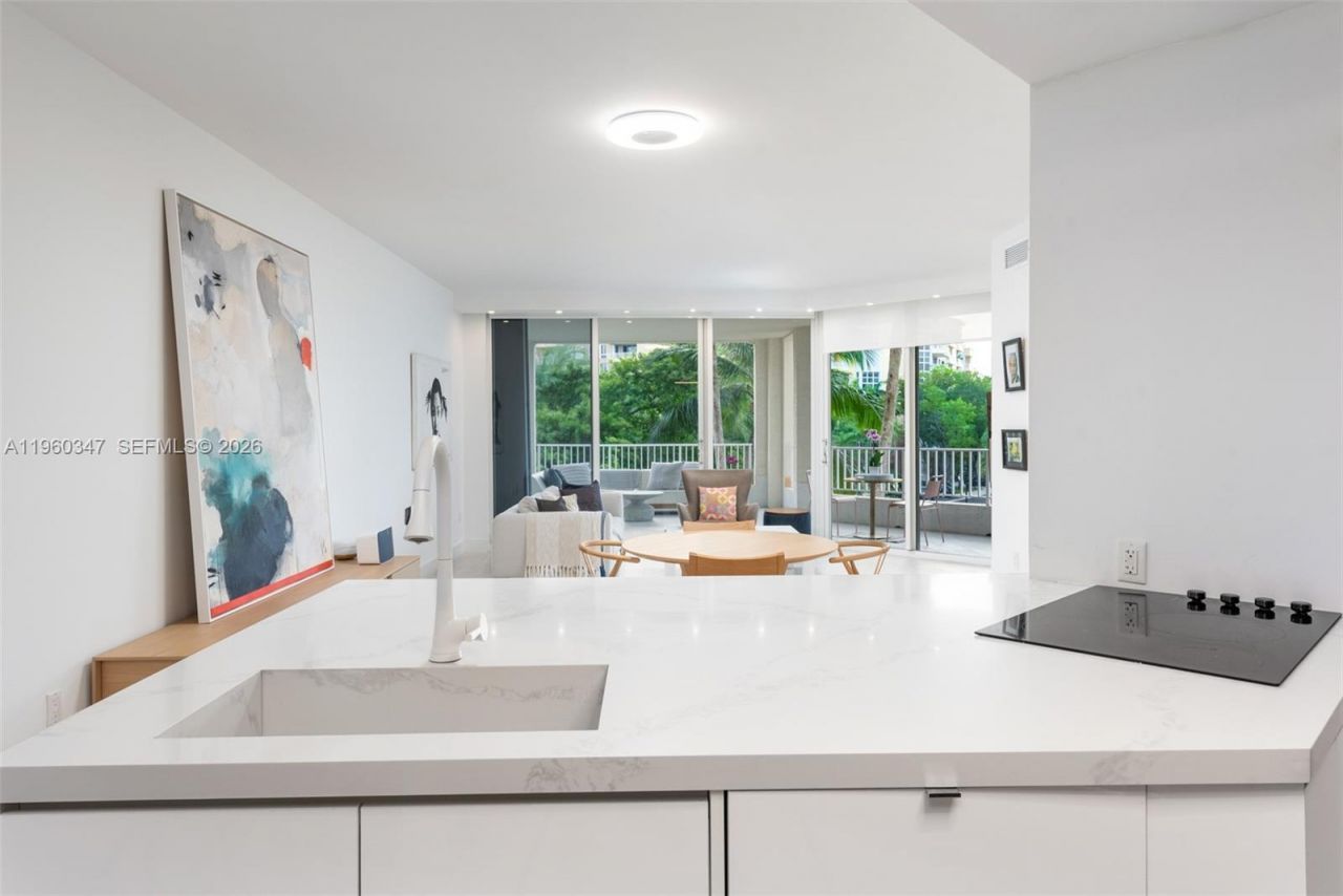 715 Crandon Blvd , Unit 305, Key Biscayne, FL 33149 Photo