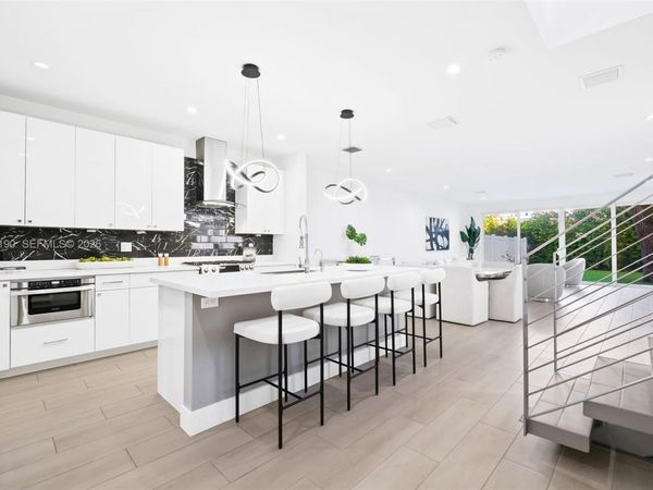 811 NE 17th Way, Fort Lauderdale, FL 33304