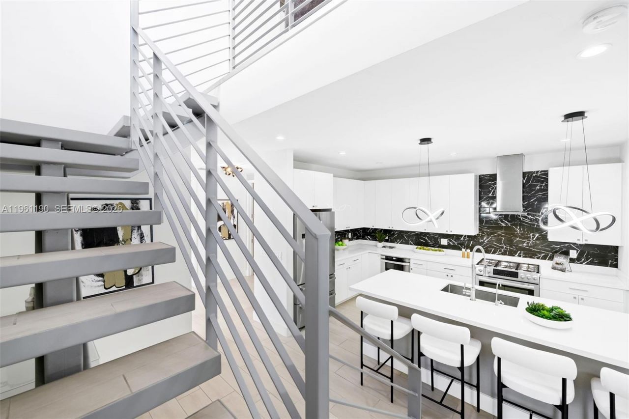 811 NE 17th Way, Fort Lauderdale, FL 33304 Photo