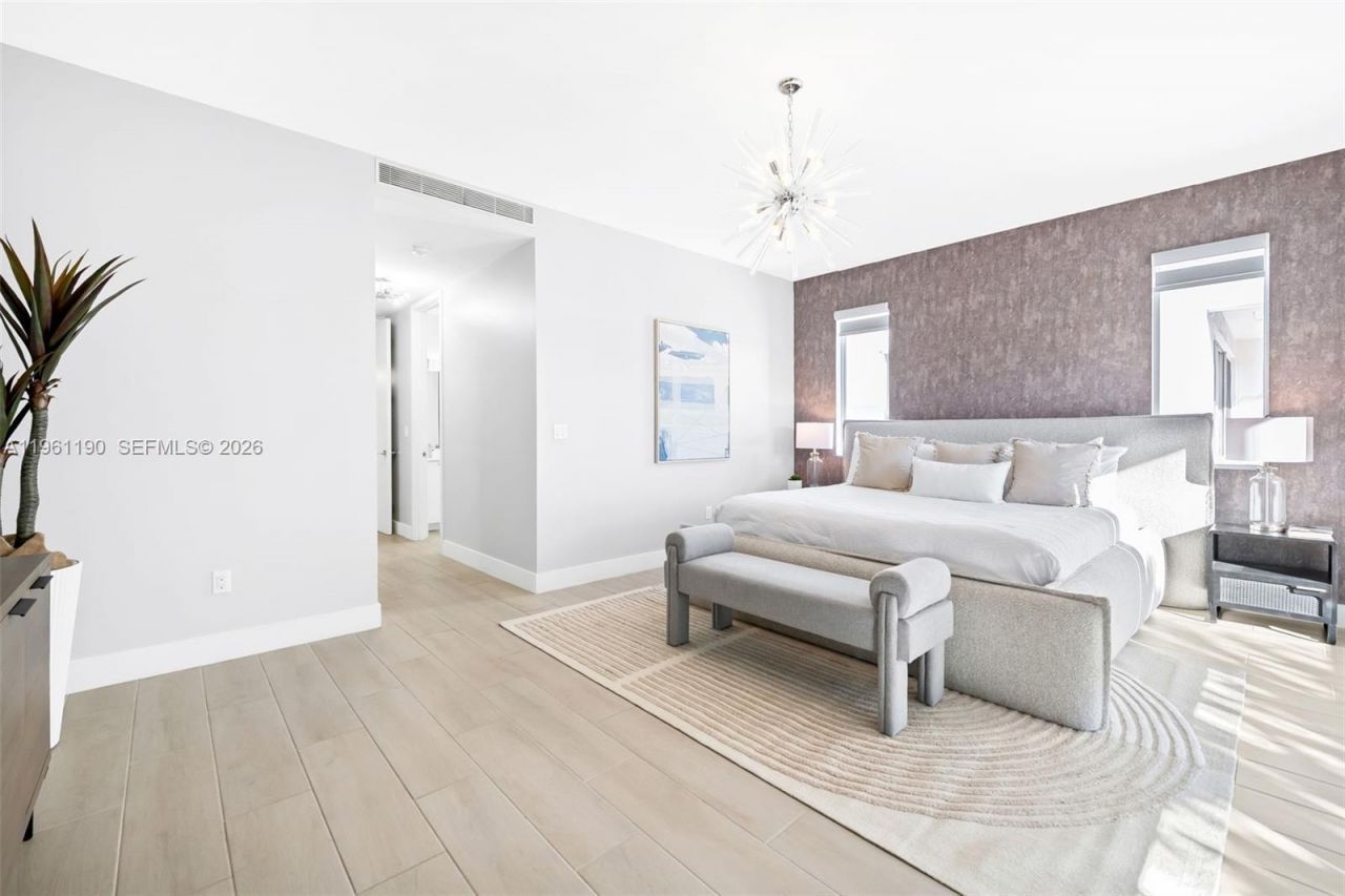 811 NE 17th Way, Fort Lauderdale, FL 33304 Photo