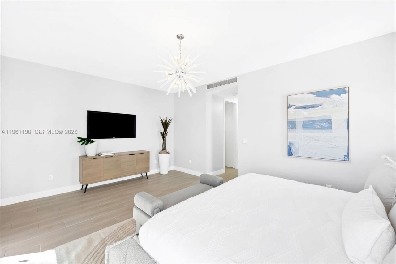 811 NE 17th Way, Fort Lauderdale, FL 33304 Photo