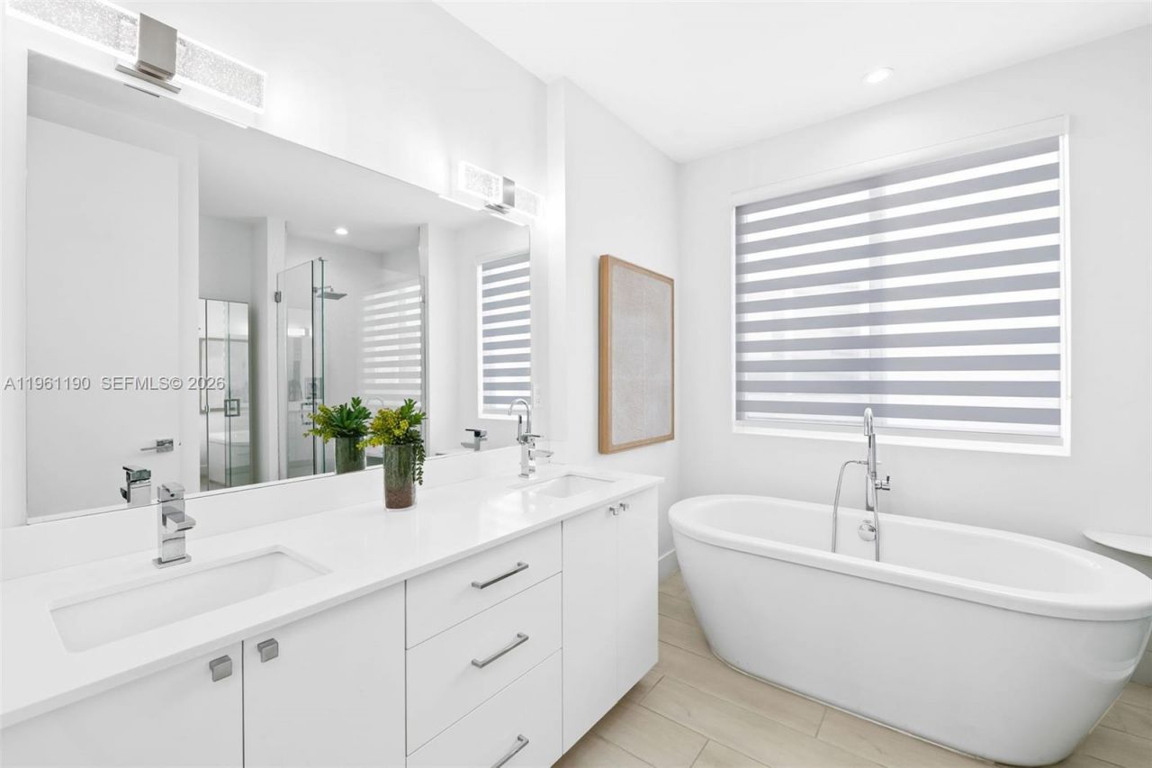 811 NE 17th Way, Fort Lauderdale, FL 33304 Photo