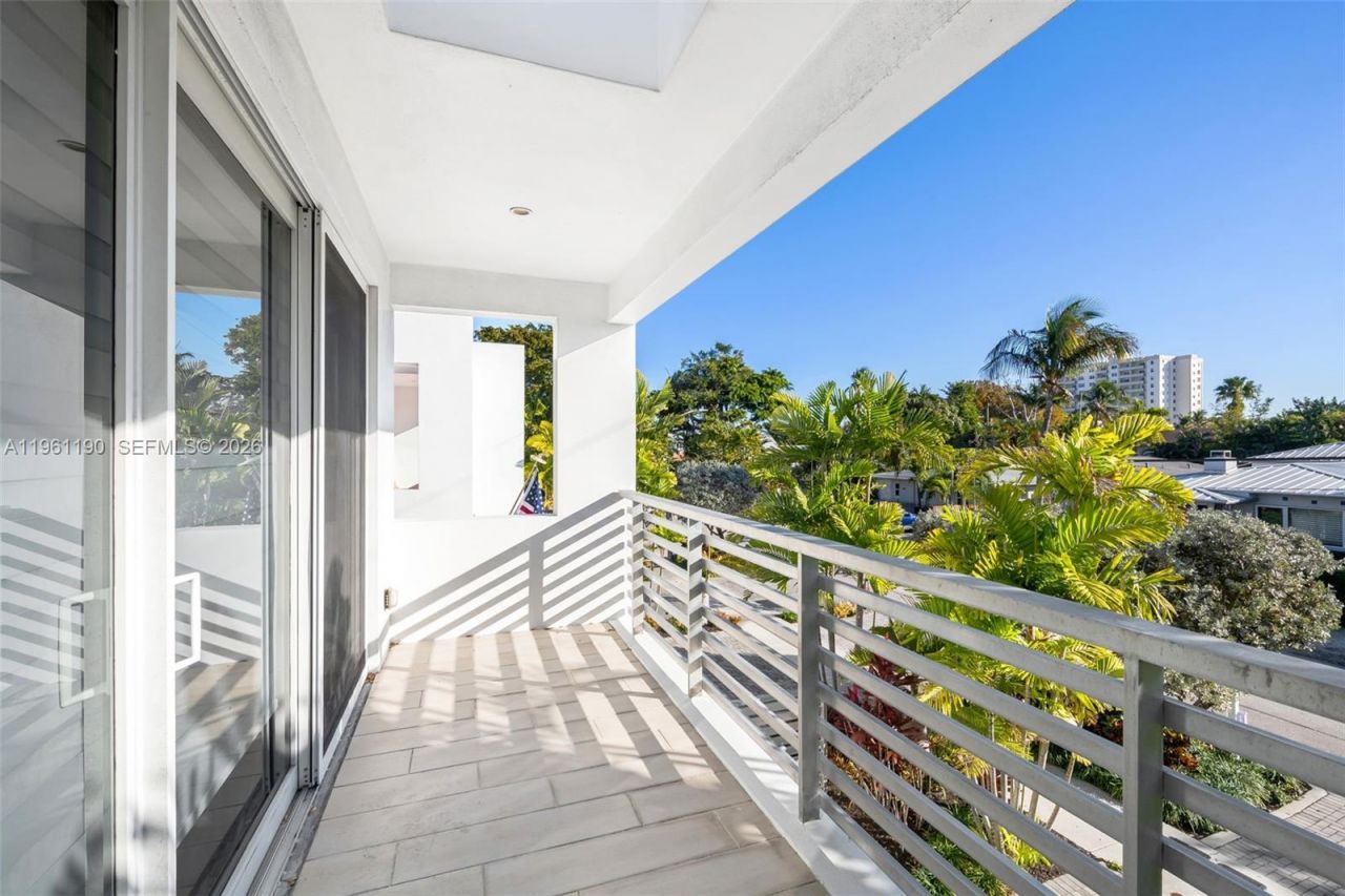 811 NE 17th Way, Fort Lauderdale, FL 33304 Photo