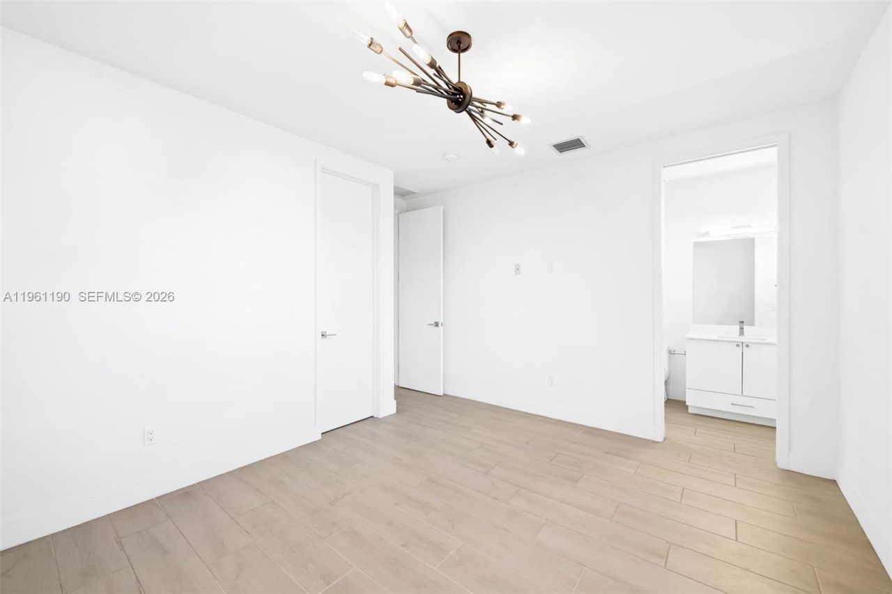 811 NE 17th Way, Fort Lauderdale, FL 33304 Photo