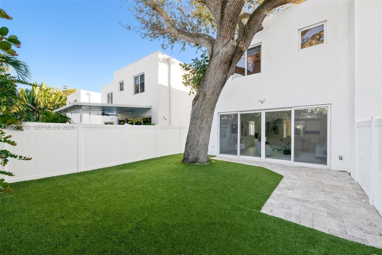 811 NE 17th Way, Fort Lauderdale, FL 33304 Photo