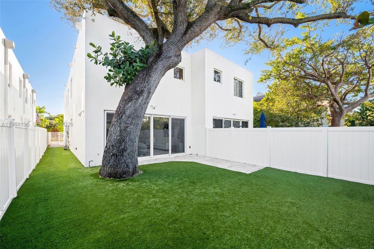 811 NE 17th Way, Fort Lauderdale, FL 33304 Photo