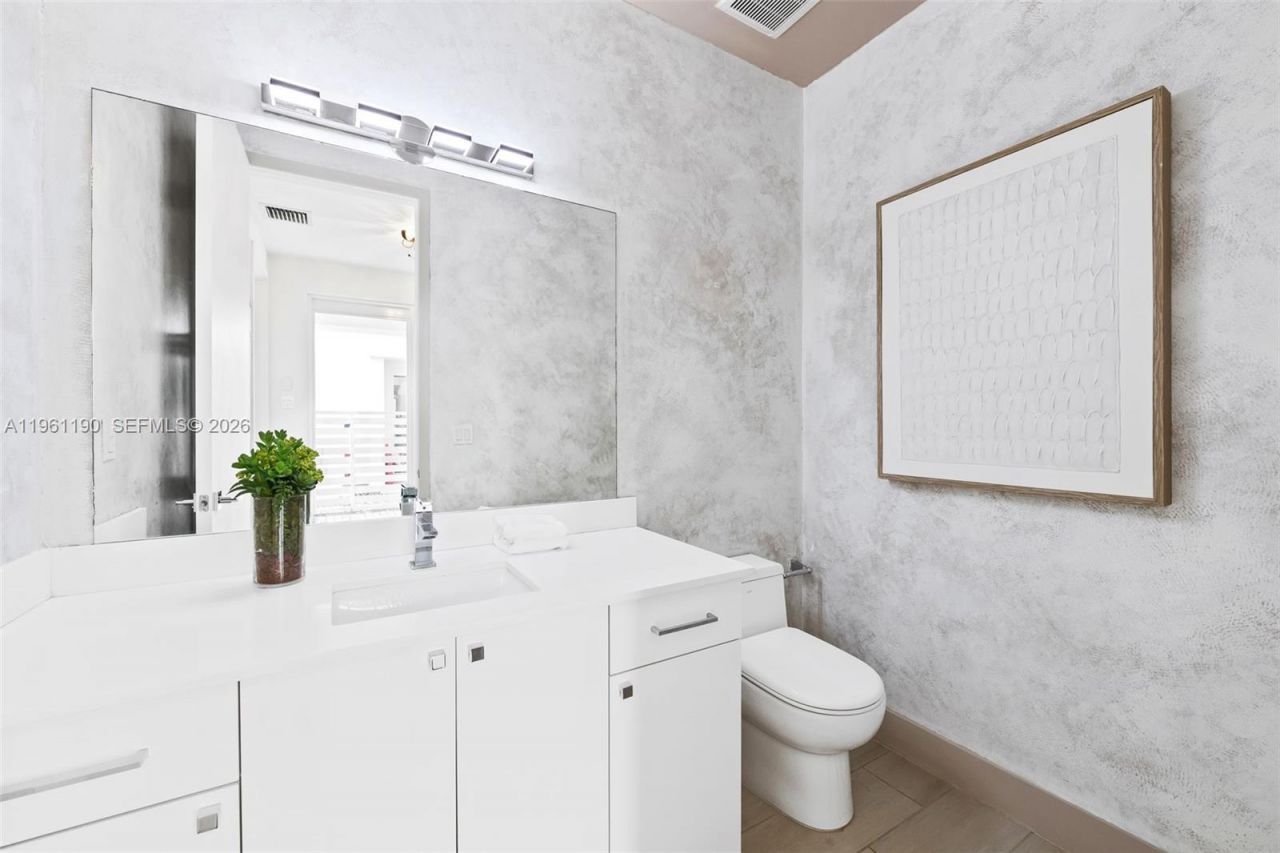 811 NE 17th Way, Fort Lauderdale, FL 33304 Photo