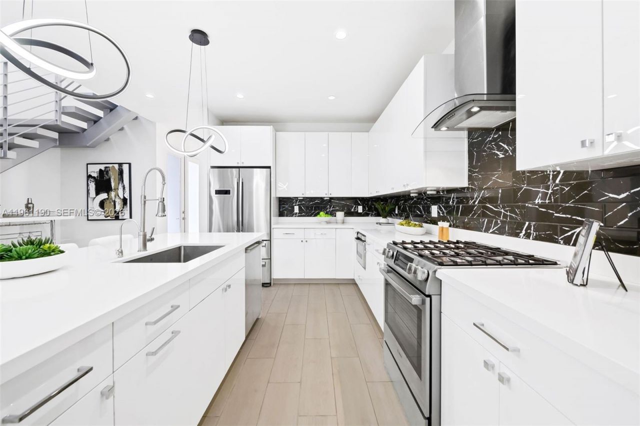 811 NE 17th Way, Fort Lauderdale, FL 33304 Photo