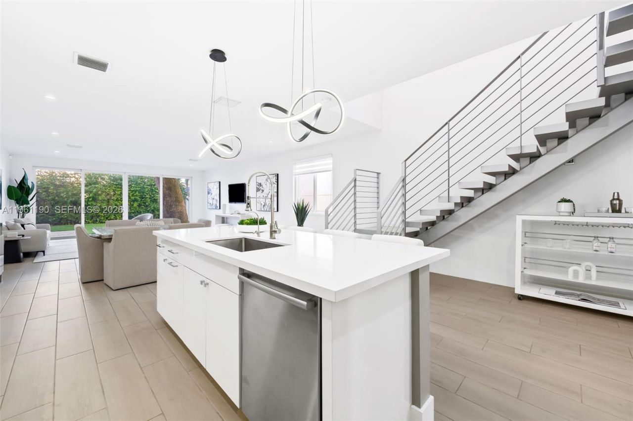 811 NE 17th Way, Fort Lauderdale, FL 33304 Photo