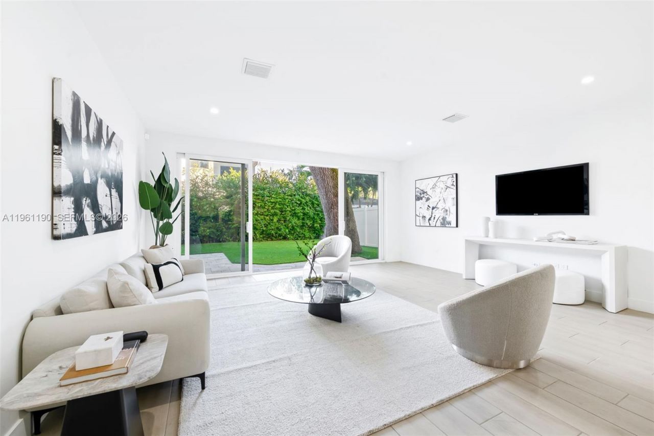 811 NE 17th Way, Fort Lauderdale, FL 33304 Photo