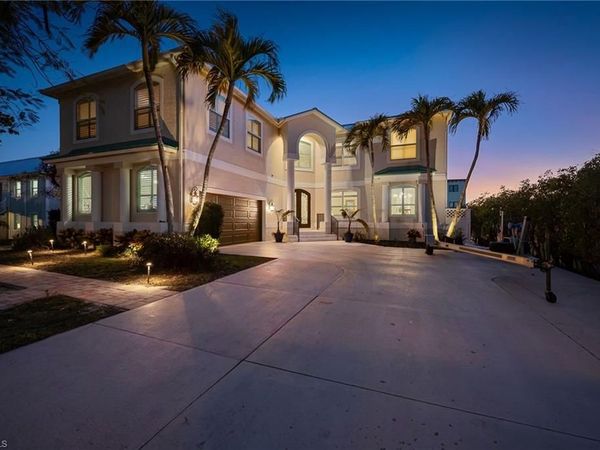 132 E Hilo ST, NAPLES, FL 34113