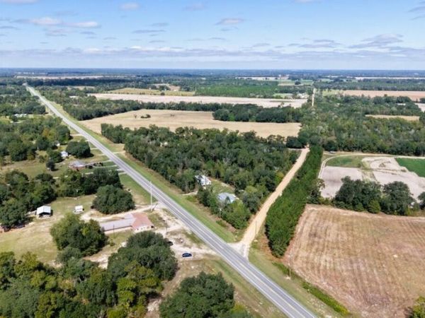 3786 Florida 69 , Greenwood, FL 32443