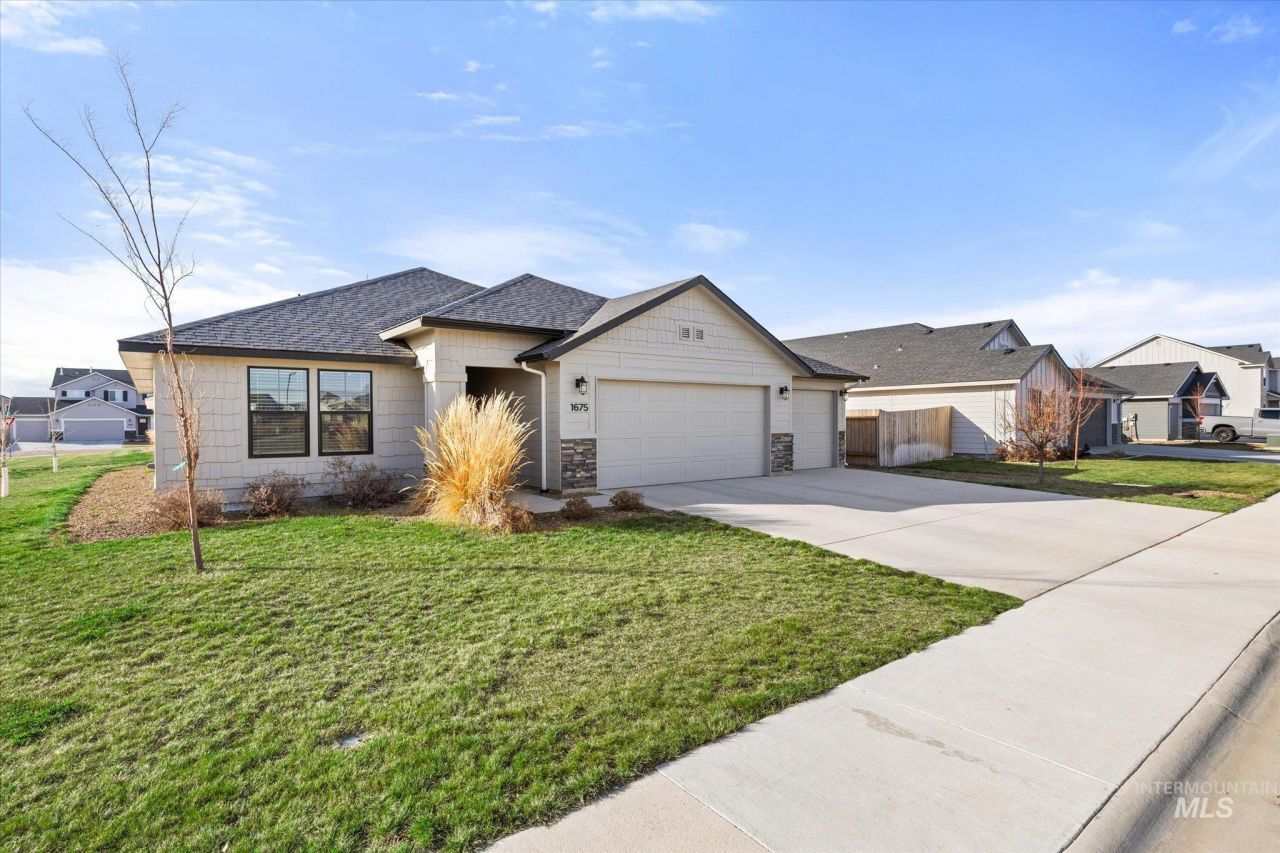 1675 SW Accipiter, Mountain Home, ID 83647 Main Photo