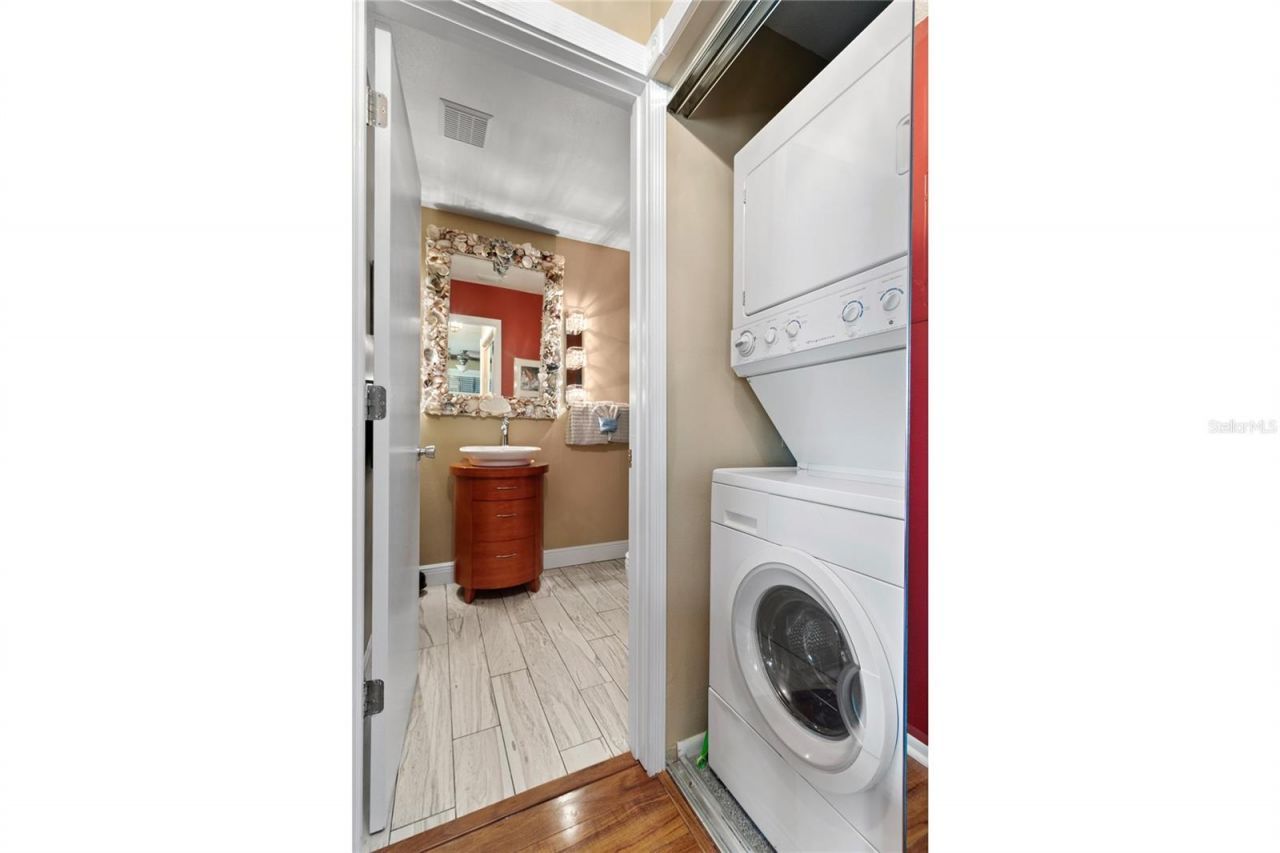 2511 Avenue C, Unit West, Bradenton Beach, FL 34217 Photo