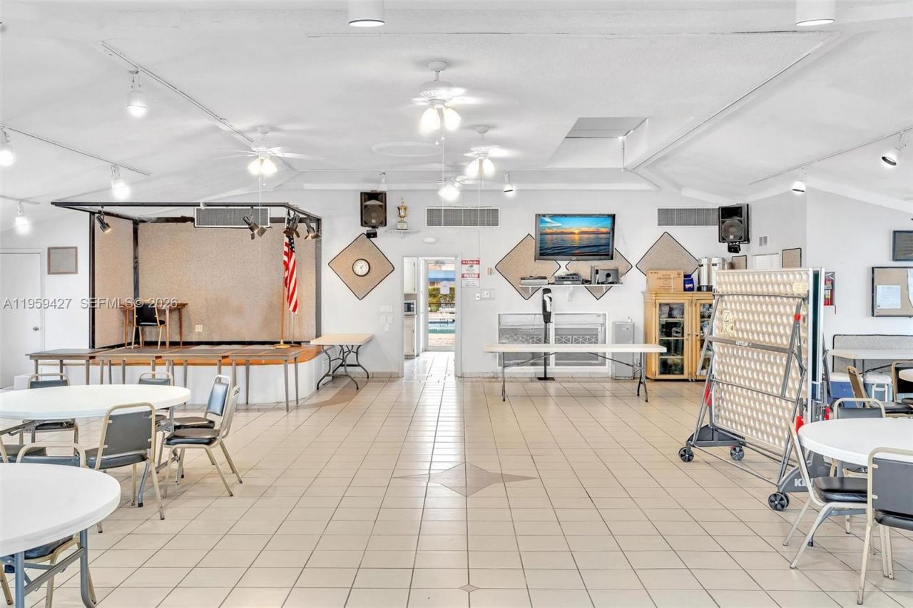 329 SE 3rd St, Unit 403T, Hallandale Beach, FL 33009 Photo