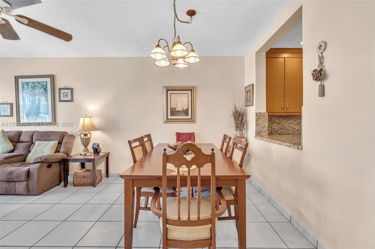 329 SE 3rd St, Unit 403T, Hallandale Beach, FL 33009 Photo