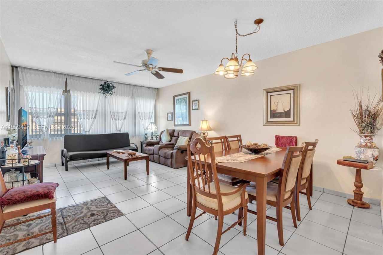 329 SE 3rd St, Unit 403T, Hallandale Beach, FL 33009 Photo