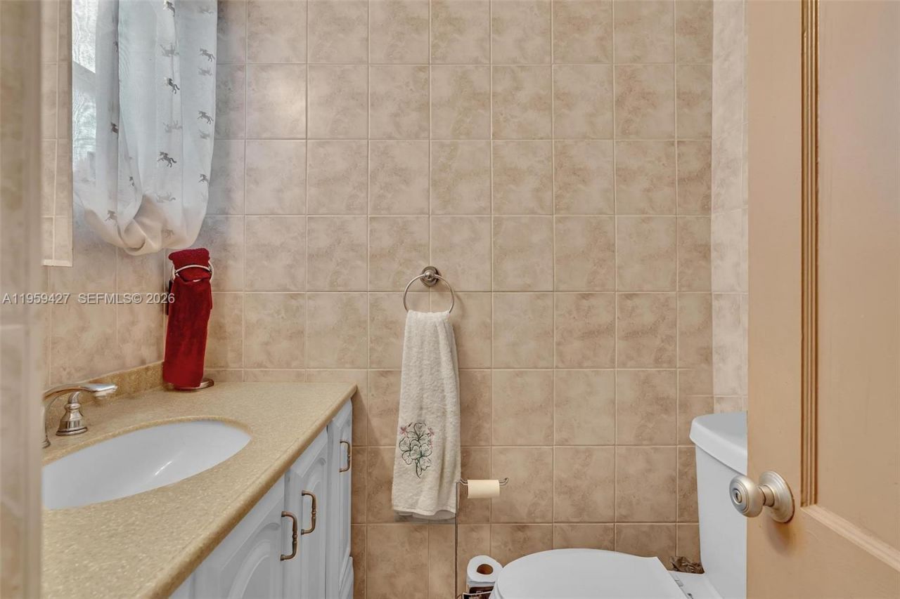 329 SE 3rd St, Unit 403T, Hallandale Beach, FL 33009 Photo