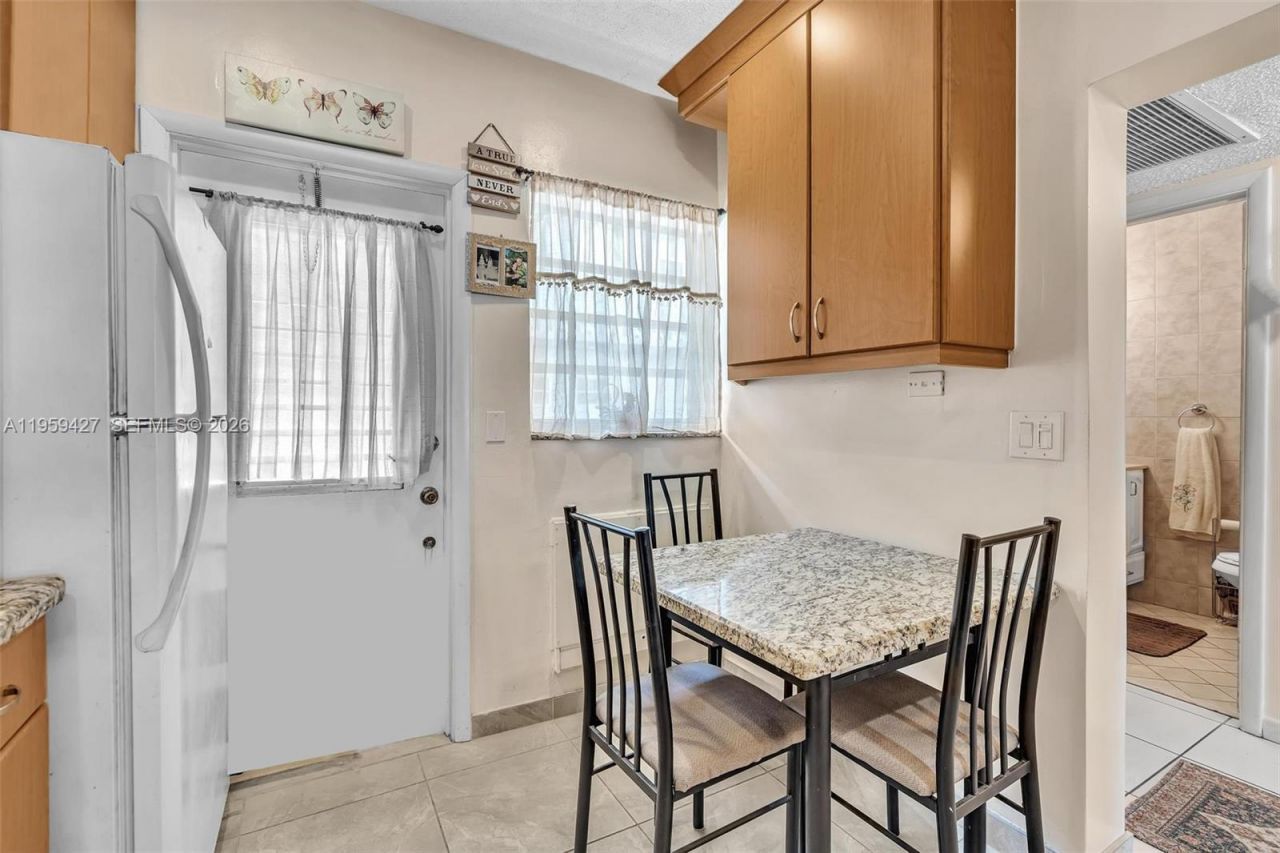 329 SE 3rd St, Unit 403T, Hallandale Beach, FL 33009 Photo