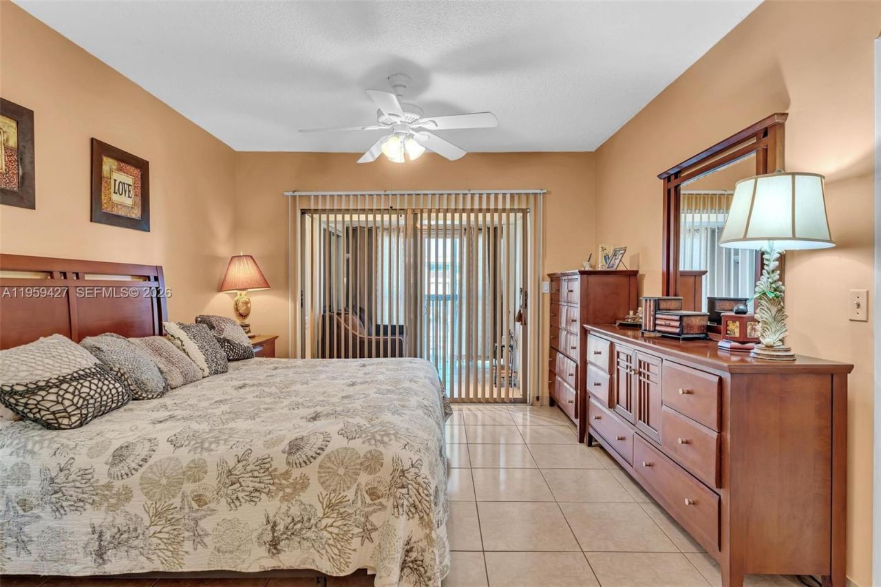 329 SE 3rd St, Unit 403T, Hallandale Beach, FL 33009 Photo