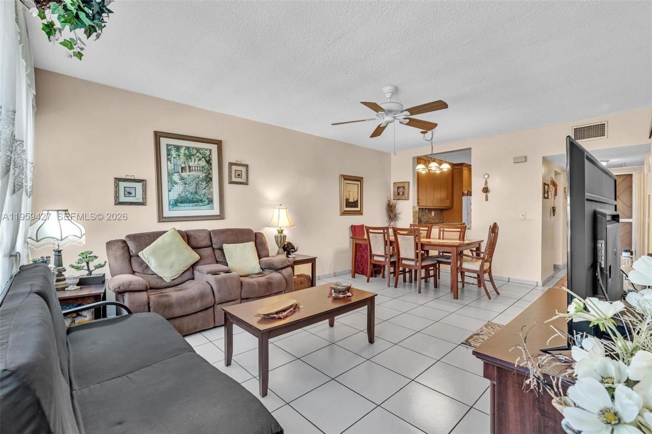 329 SE 3rd St, Unit 403T, Hallandale Beach, FL 33009 Photo