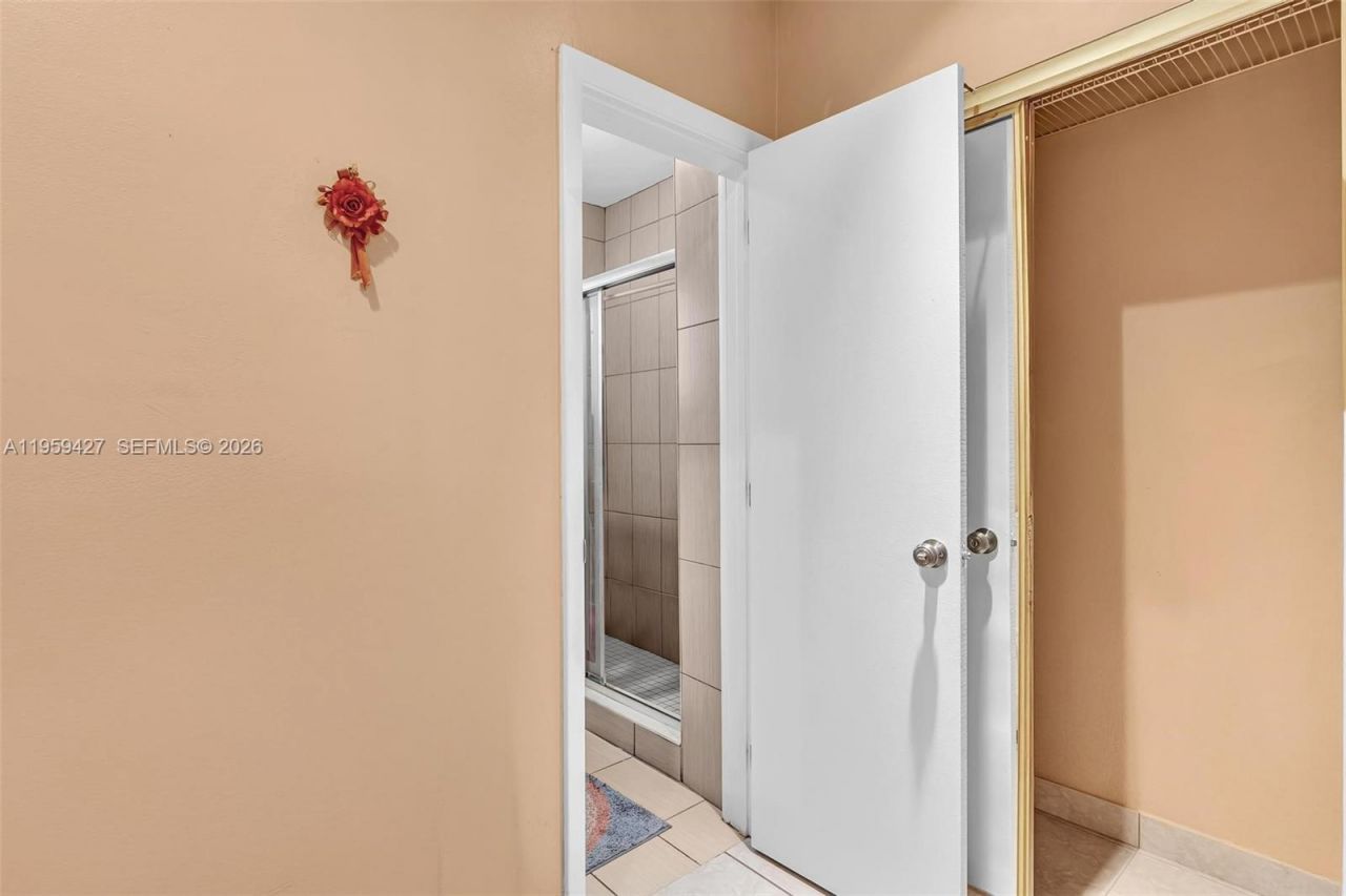 329 SE 3rd St, Unit 403T, Hallandale Beach, FL 33009 Photo