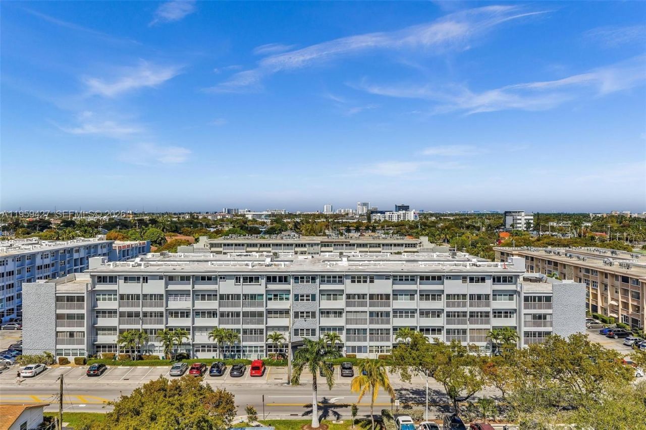 329 SE 3rd St, Unit 403T, Hallandale Beach, FL 33009 Photo