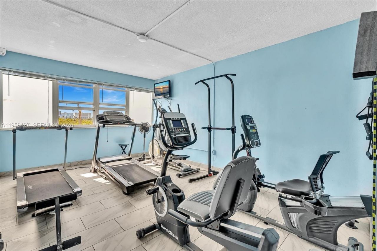 329 SE 3rd St, Unit 403T, Hallandale Beach, FL 33009 Photo