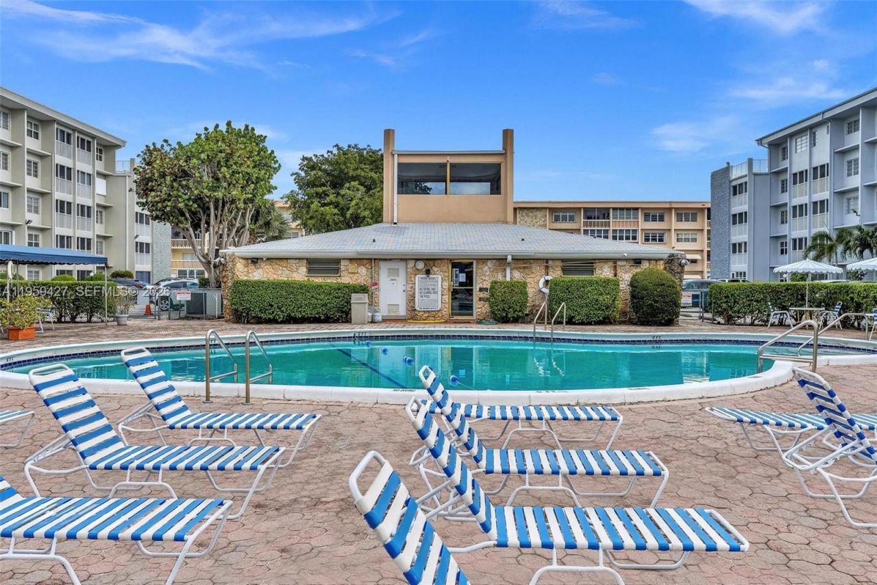 329 SE 3rd St, Unit 403T, Hallandale Beach, FL 33009 Photo