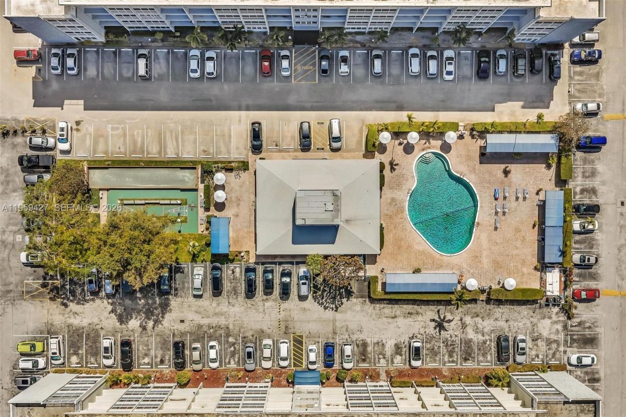 329 SE 3rd St, Unit 403T, Hallandale Beach, FL 33009 Photo