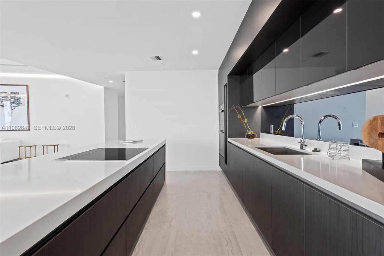 851 NE 1st Ave , Unit PH5212, Miami, FL 33132 Photo