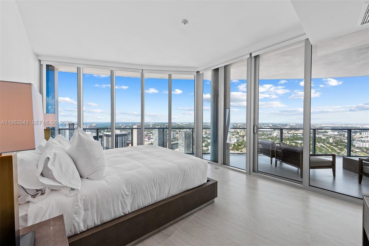 851 NE 1st Ave , Unit PH5212, Miami, FL 33132 Photo