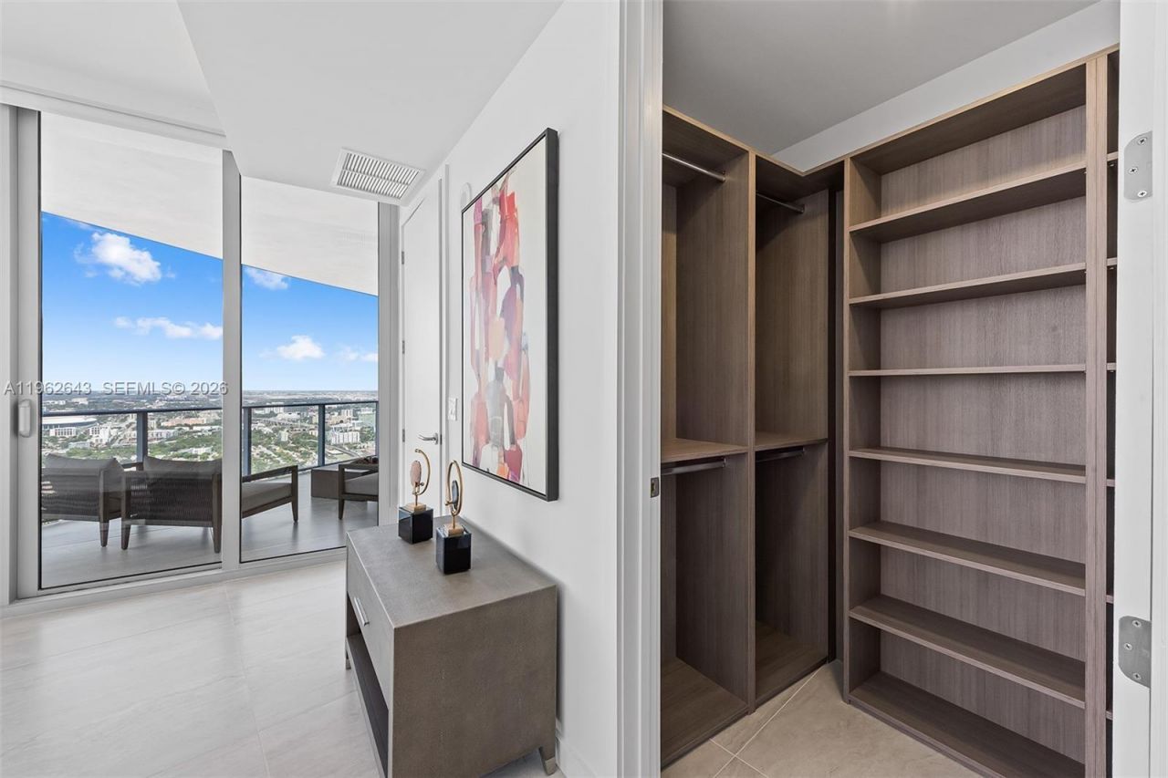 851 NE 1st Ave , Unit PH5212, Miami, FL 33132 Photo