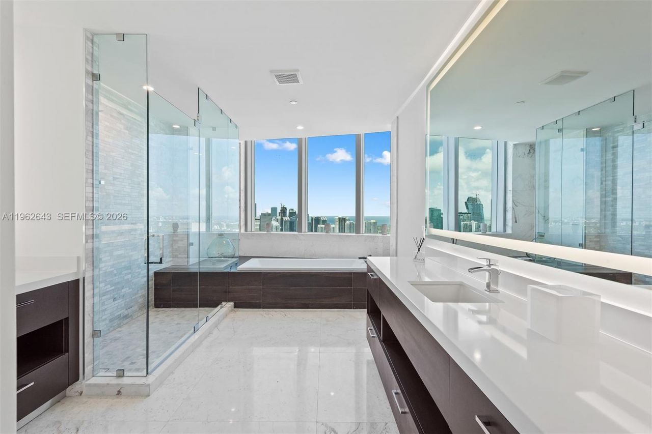 851 NE 1st Ave , Unit PH5212, Miami, FL 33132 Photo