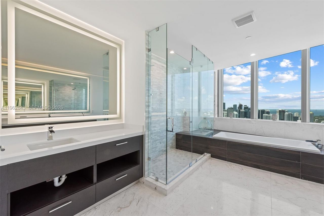 851 NE 1st Ave , Unit PH5212, Miami, FL 33132 Photo