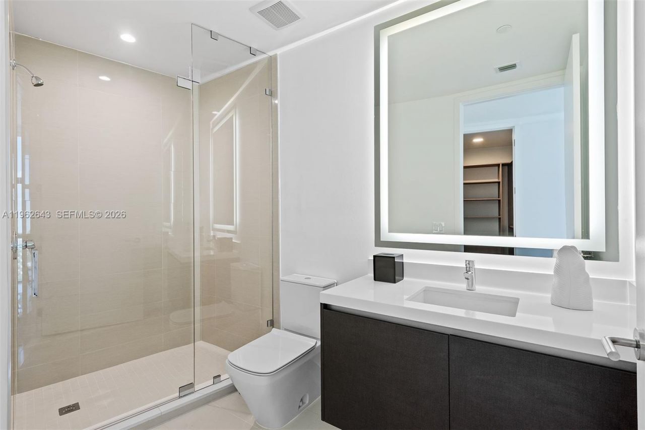 851 NE 1st Ave , Unit PH5212, Miami, FL 33132 Photo