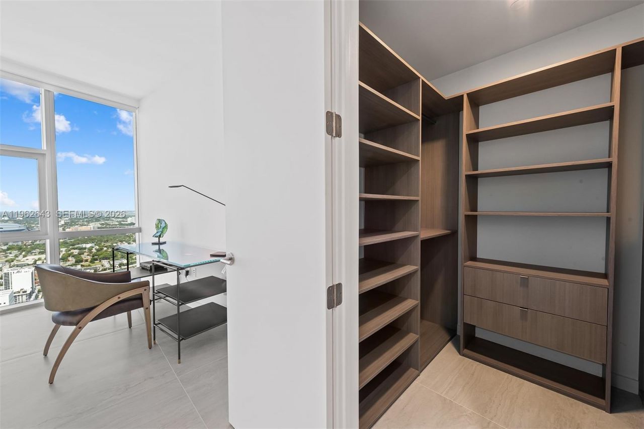 851 NE 1st Ave , Unit PH5212, Miami, FL 33132 Photo